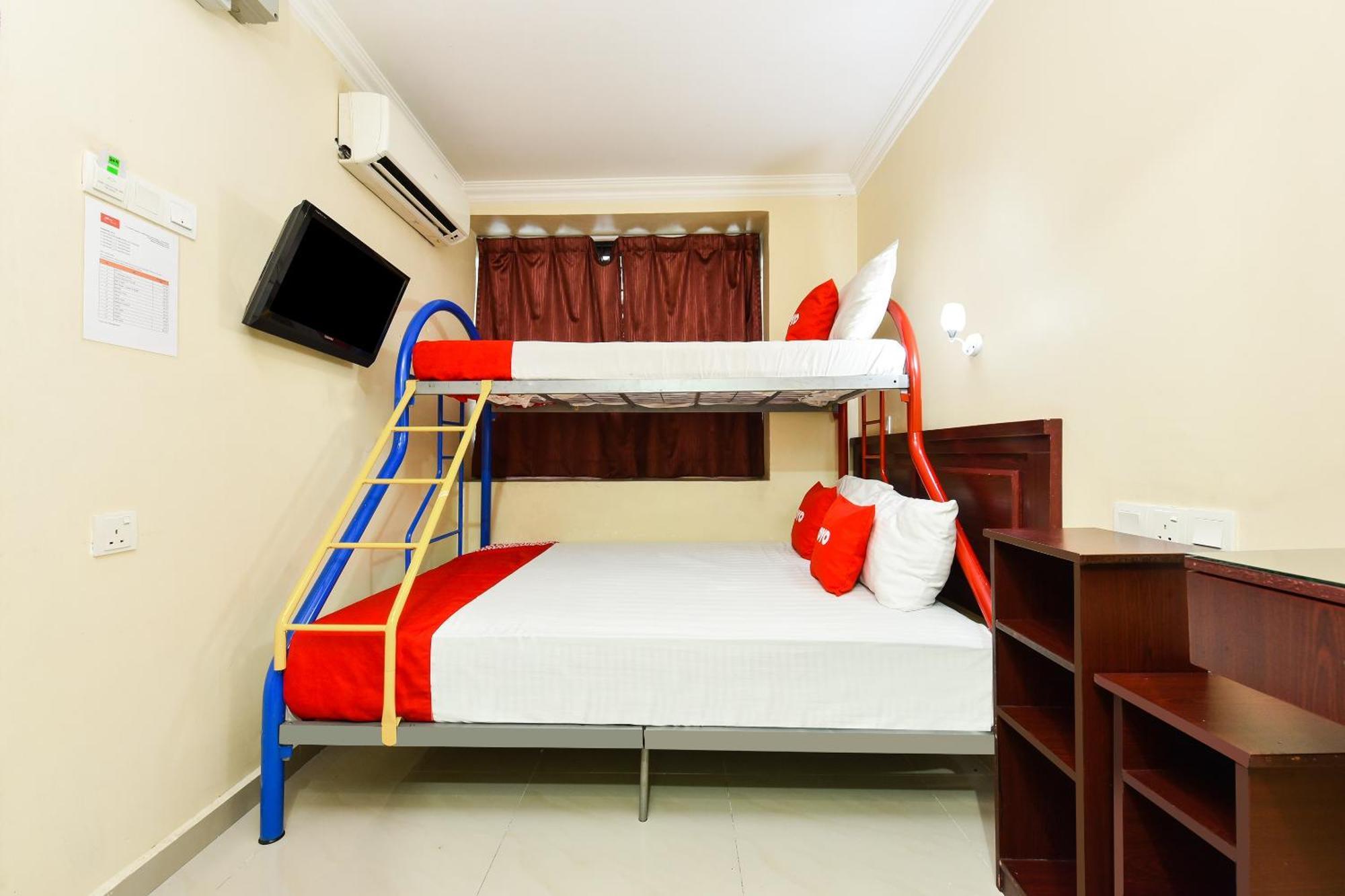 פטלין ג'איה Super Oyo 90562 J Hotel Pj מראה חיצוני תמונה