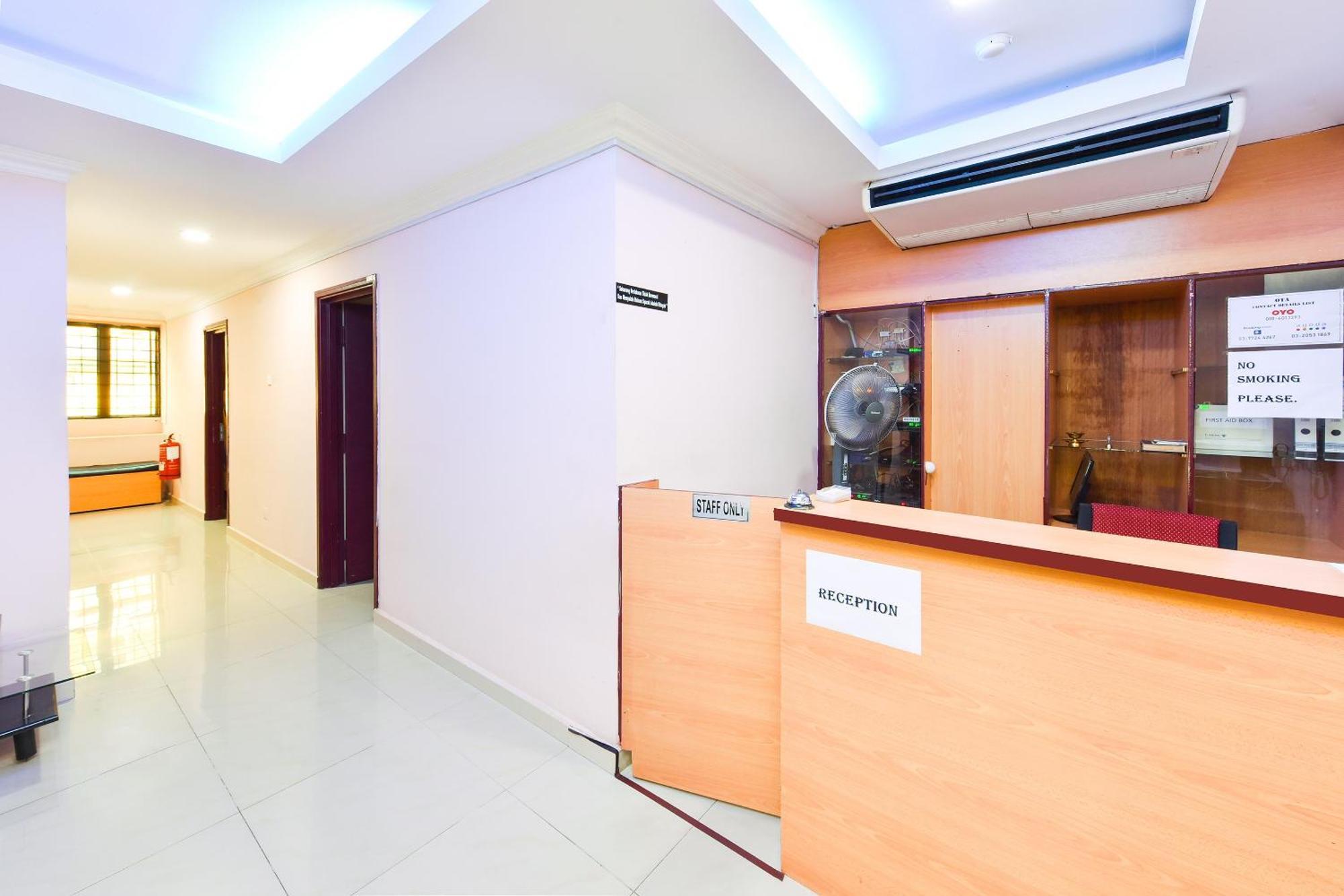 פטלין ג'איה Super Oyo 90562 J Hotel Pj מראה חיצוני תמונה