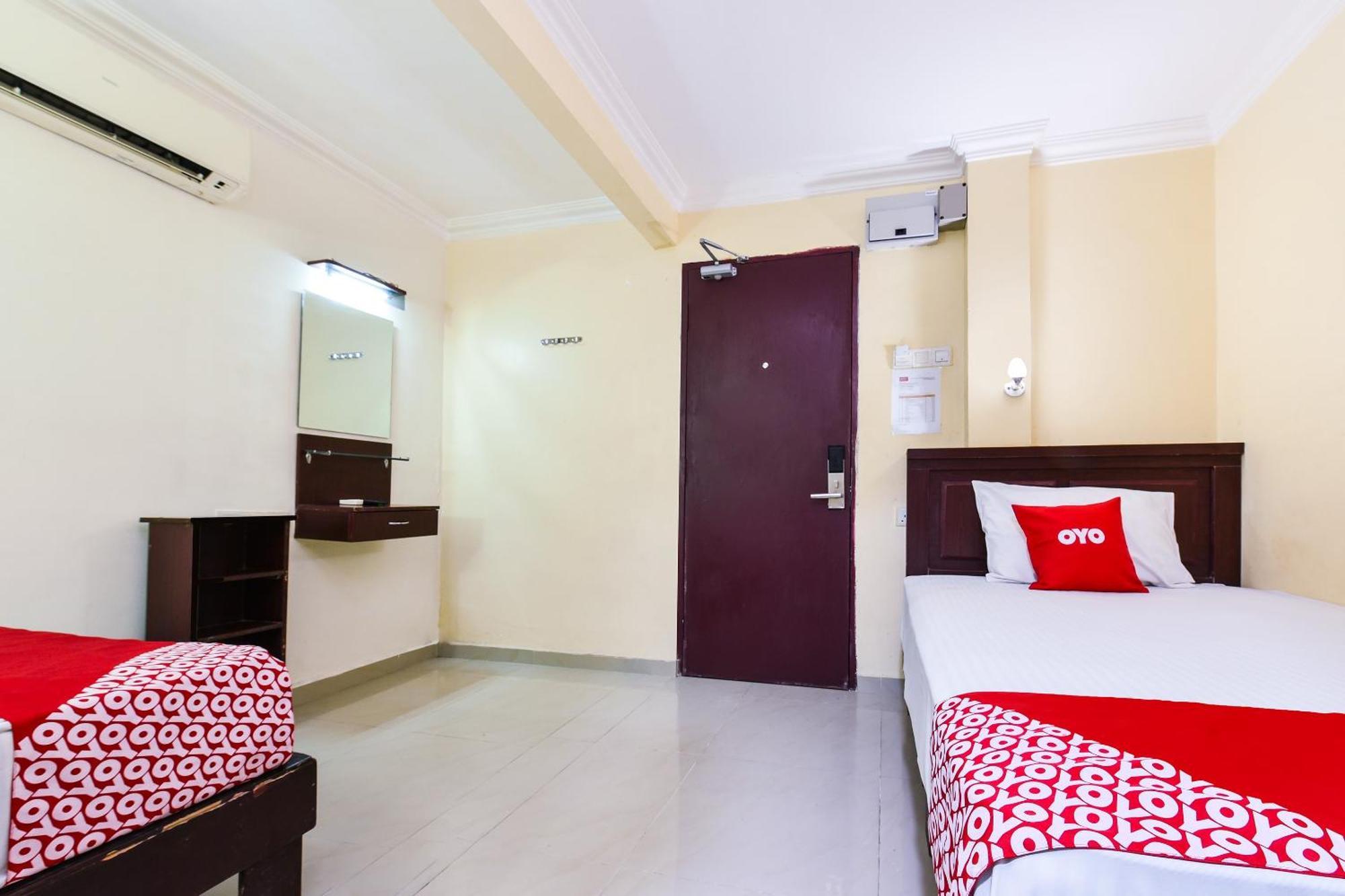 פטלין ג'איה Super Oyo 90562 J Hotel Pj מראה חיצוני תמונה