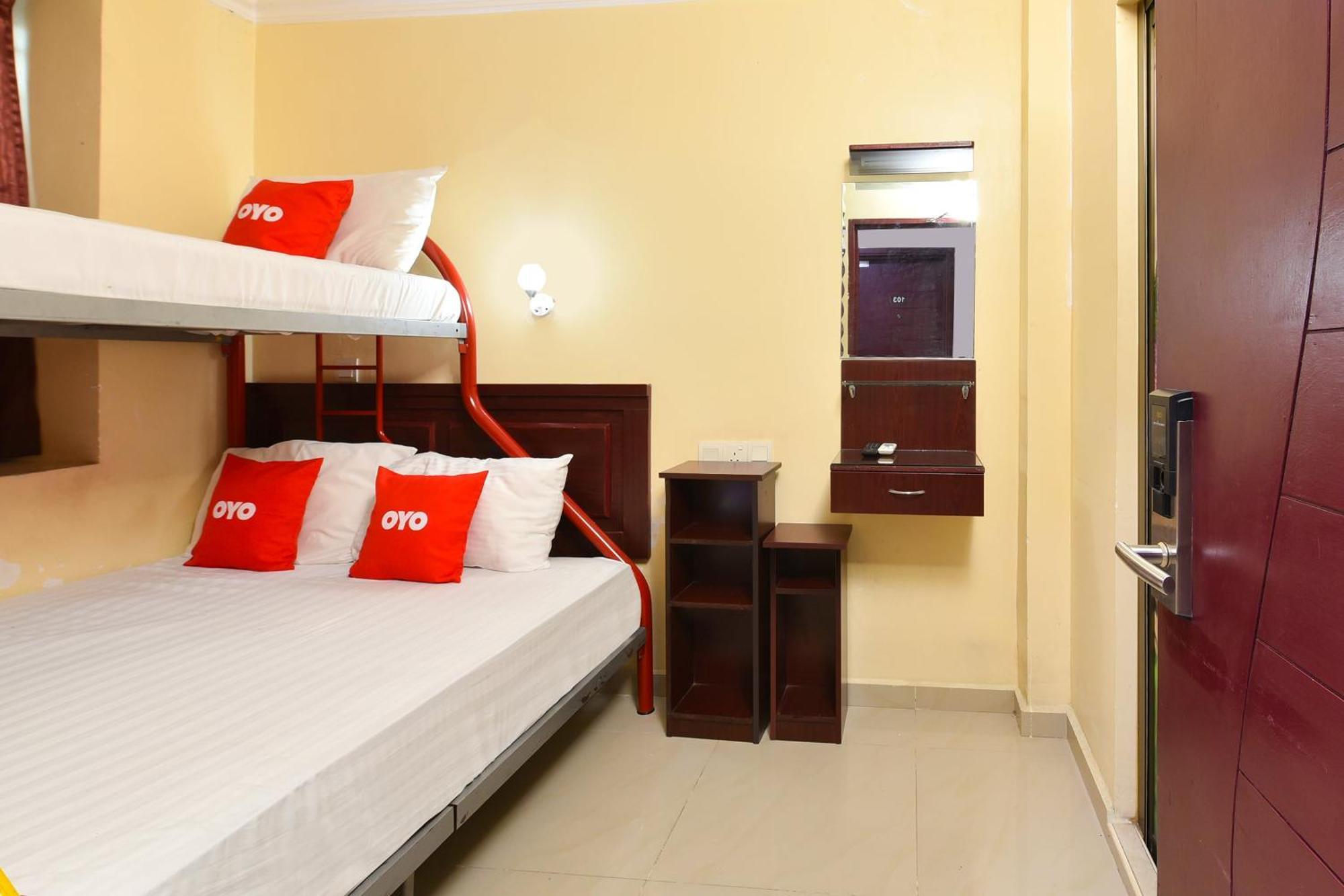 פטלין ג'איה Super Oyo 90562 J Hotel Pj מראה חיצוני תמונה
