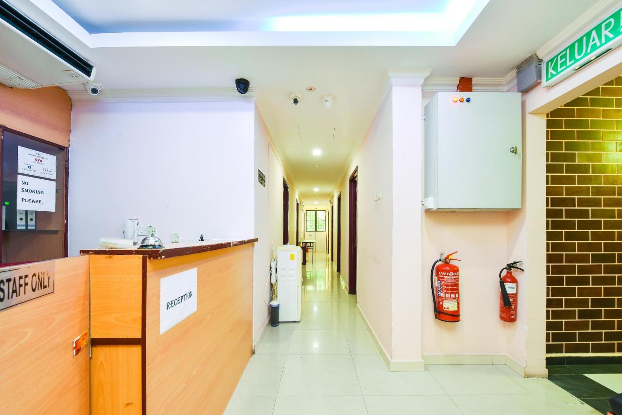 פטלין ג'איה Super Oyo 90562 J Hotel Pj מראה חיצוני תמונה