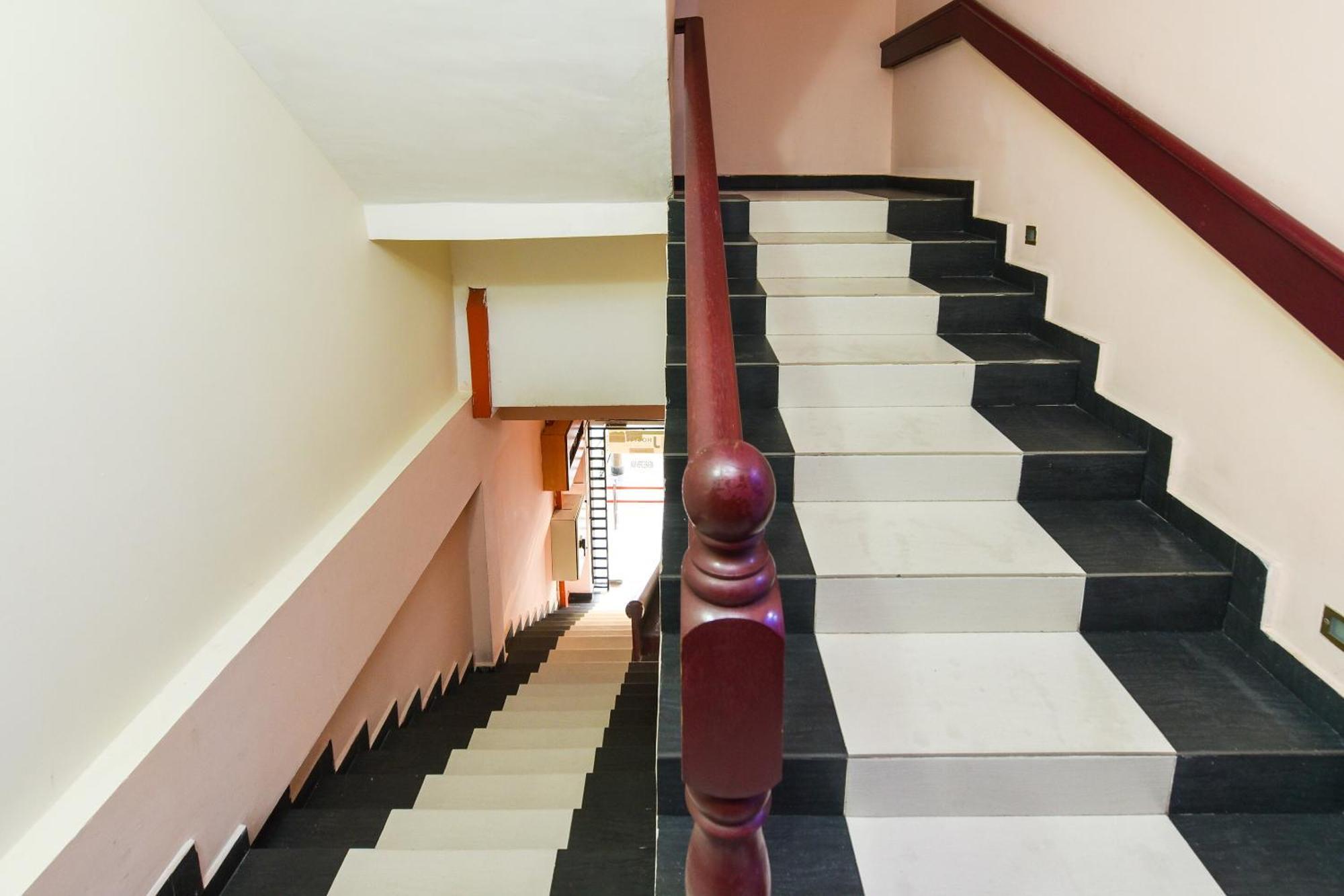 פטלין ג'איה Super Oyo 90562 J Hotel Pj מראה חיצוני תמונה