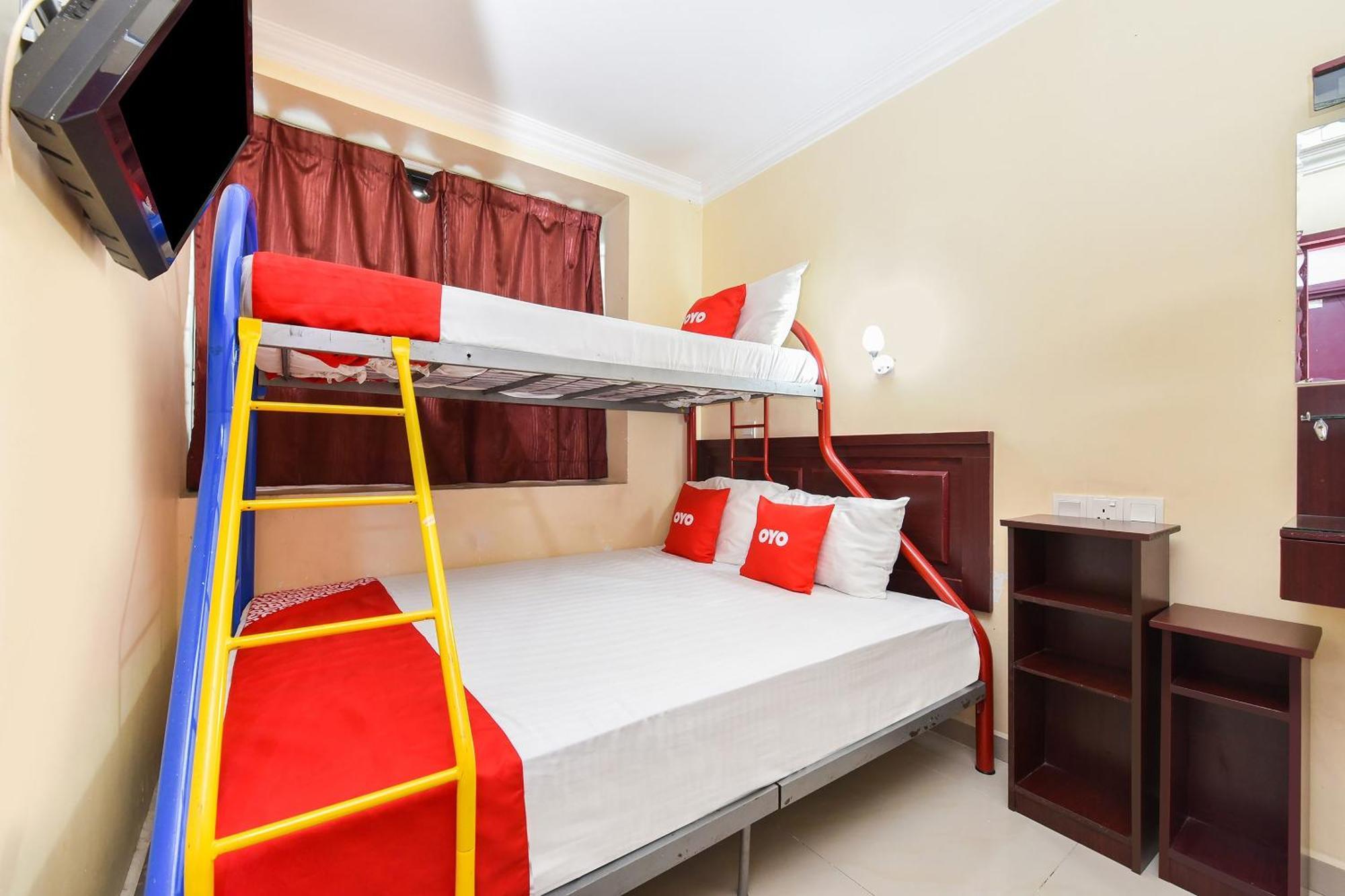 פטלין ג'איה Super Oyo 90562 J Hotel Pj מראה חיצוני תמונה
