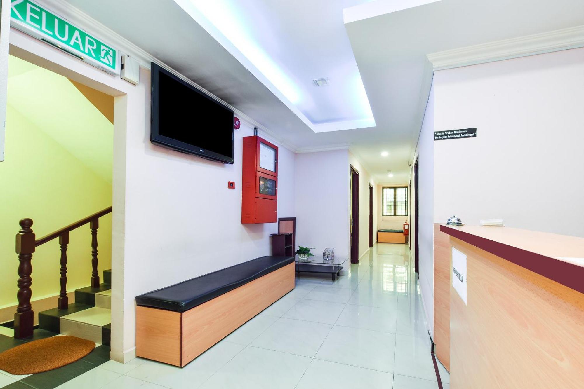 פטלין ג'איה Super Oyo 90562 J Hotel Pj מראה חיצוני תמונה