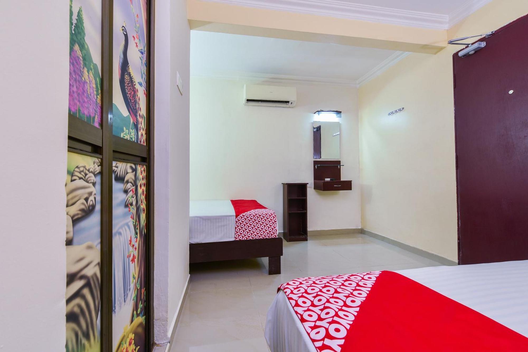 פטלין ג'איה Super Oyo 90562 J Hotel Pj מראה חיצוני תמונה