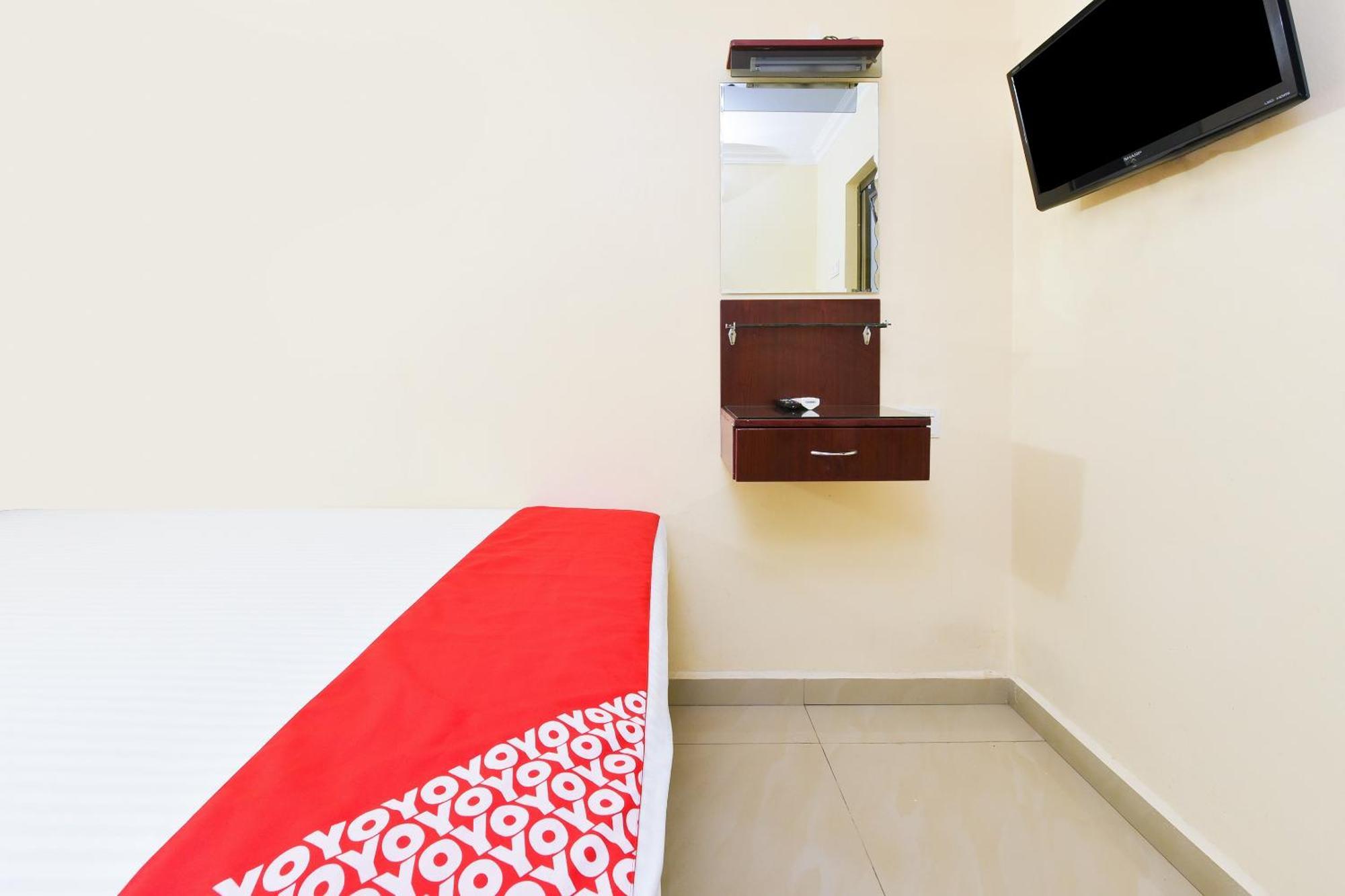 פטלין ג'איה Super Oyo 90562 J Hotel Pj מראה חיצוני תמונה