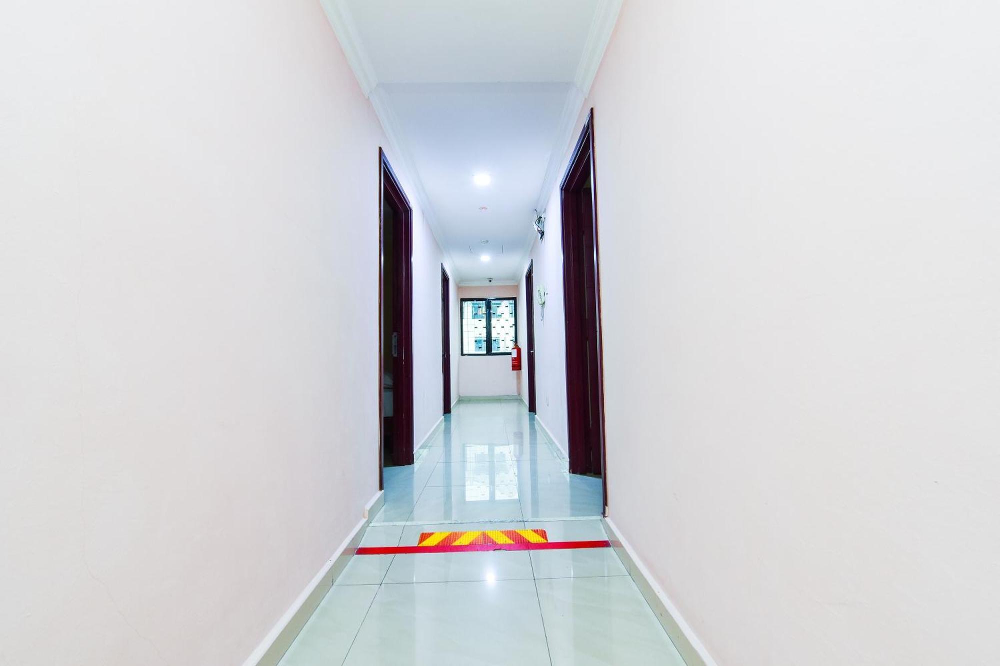 פטלין ג'איה Super Oyo 90562 J Hotel Pj מראה חיצוני תמונה