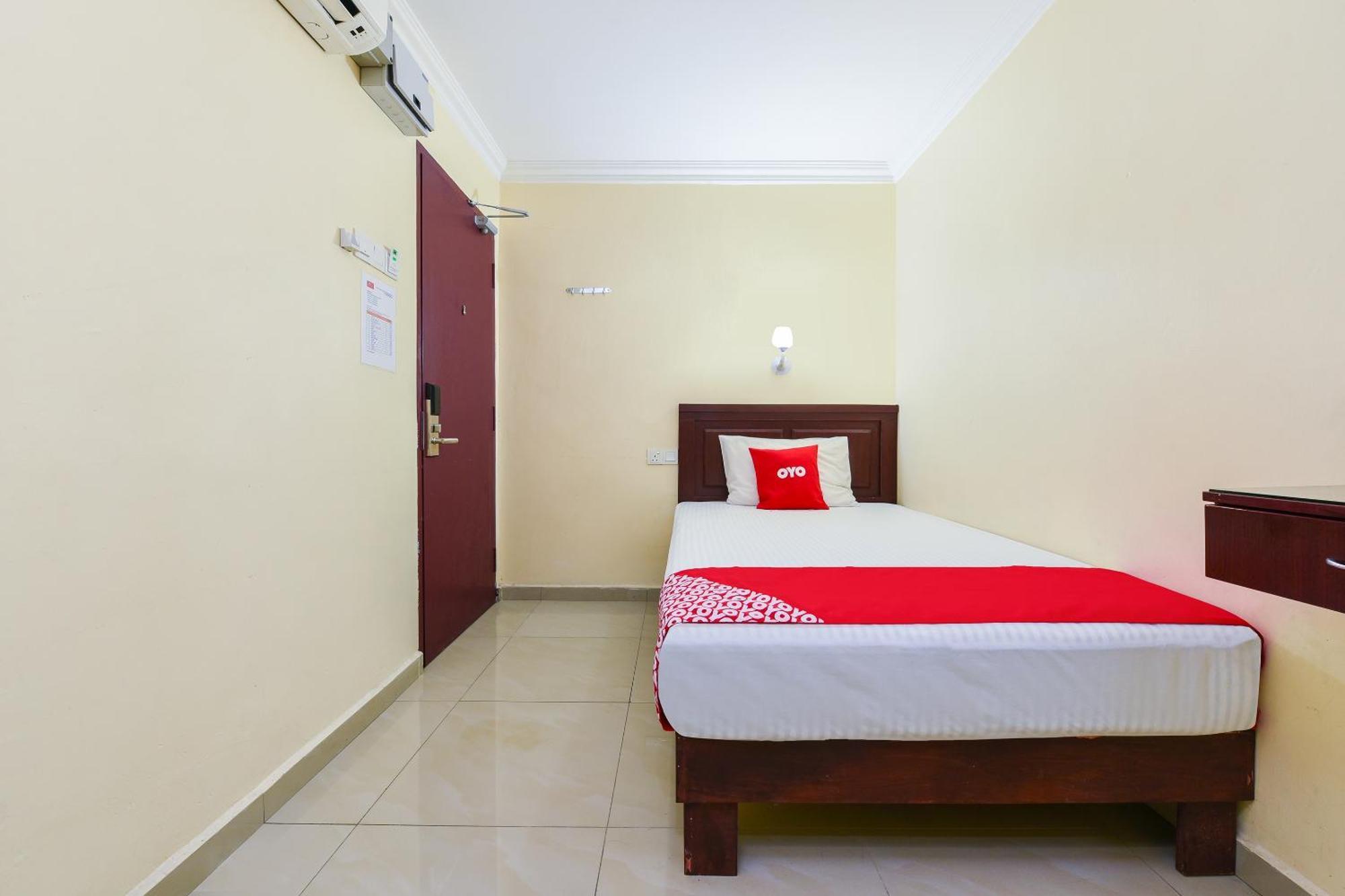 פטלין ג'איה Super Oyo 90562 J Hotel Pj מראה חיצוני תמונה